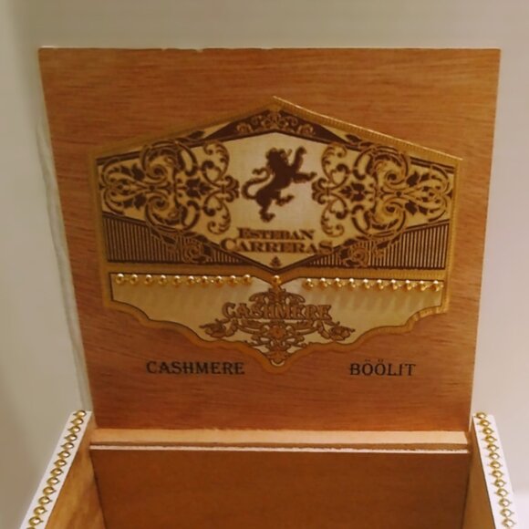 Suenos de Saundra Upcycled, White Esteban Carreras Cigar Box, Storage/ Home Deco - Picture 10 of 10